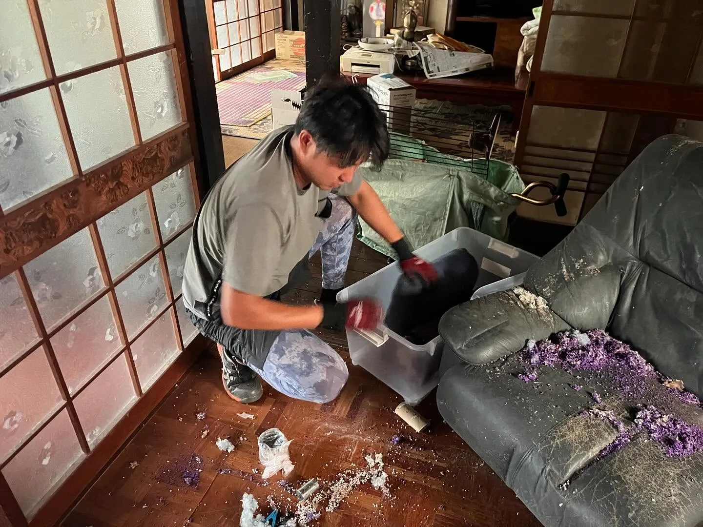 法人様のご依頼を頂き、本日は荒尾にて残置物撤去作業を進めてお...