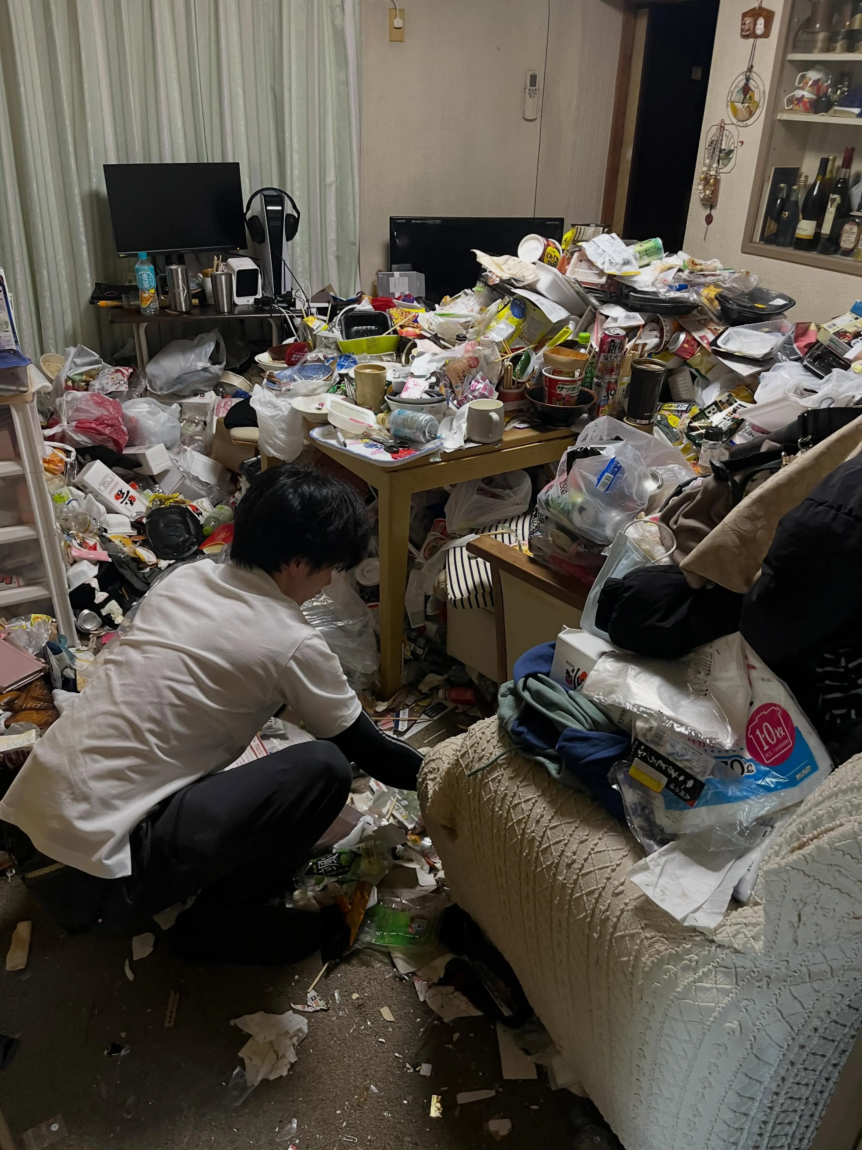 今日、明日はゴミ屋敷清掃に入らせて頂きます🙇
