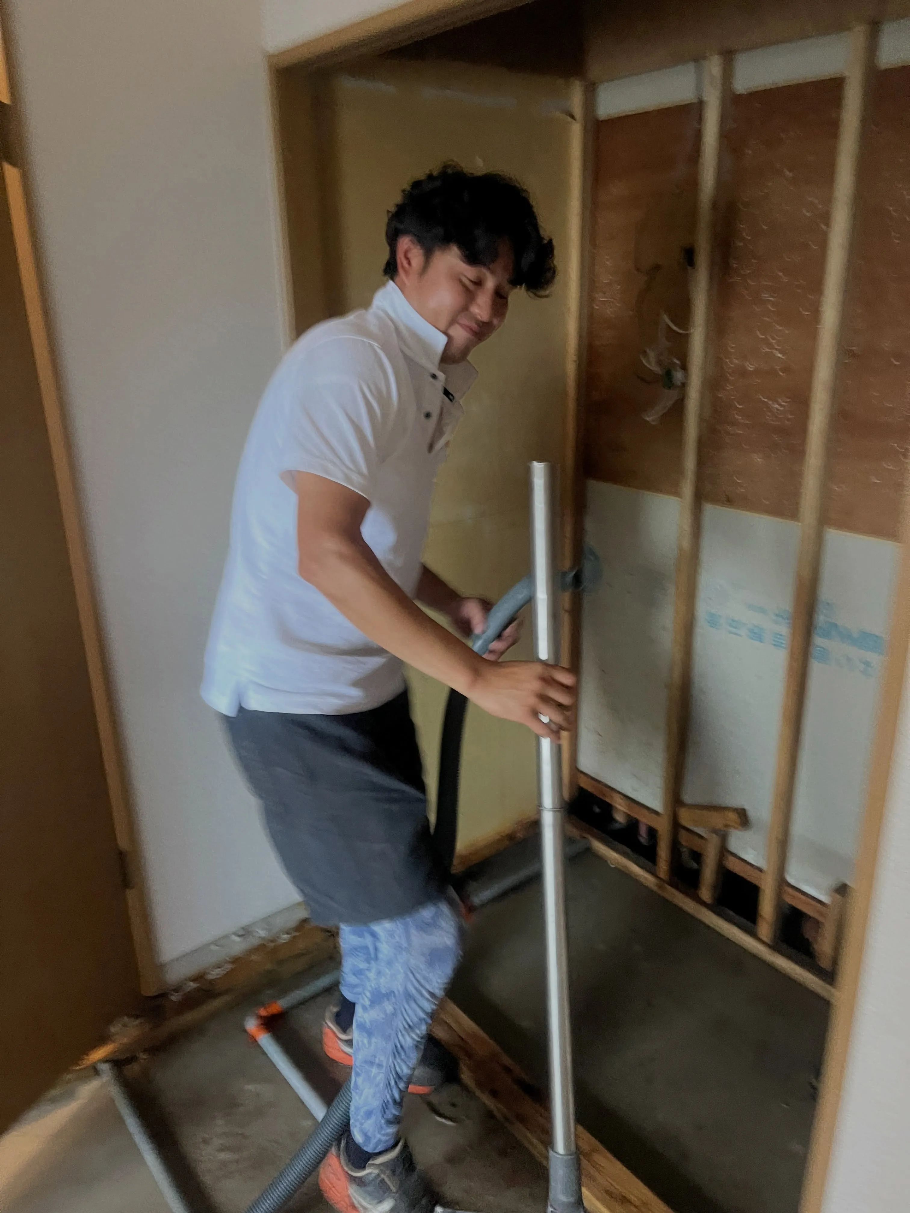 本日は先日、全解体撤去した現場の床洗浄、消毒を行いました✨